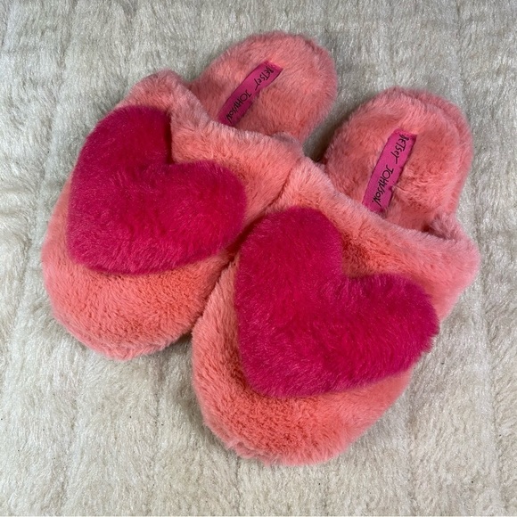Betsey Johnson Fuzzy Slippers NWOT - Picture 1 of 5